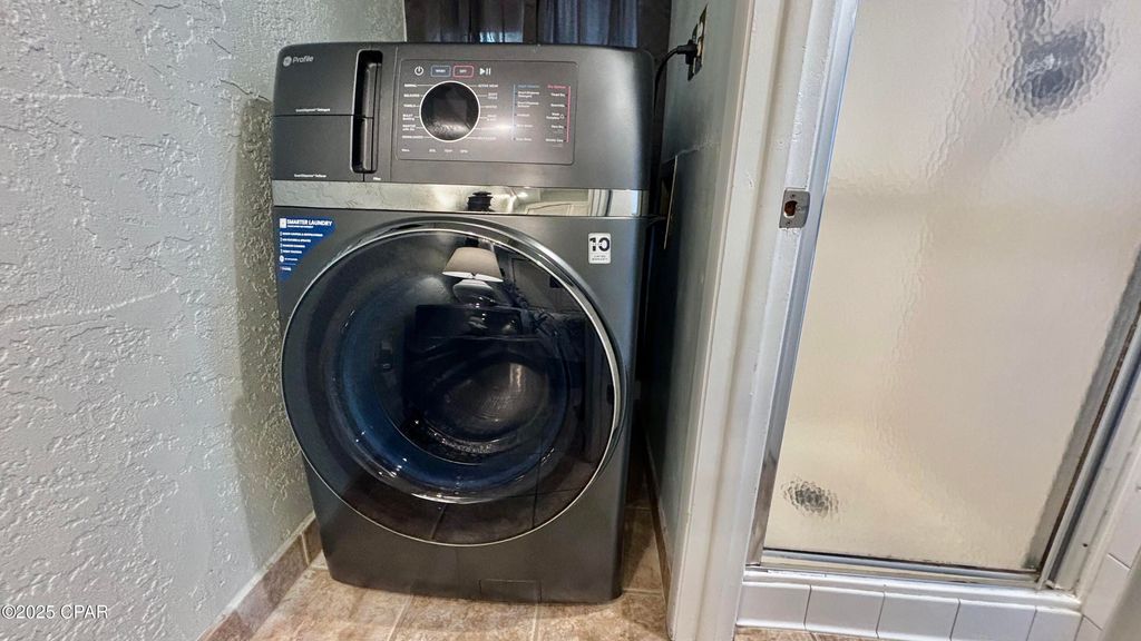 Image 11 of property listing at 8727 Thomas Drive D5, Panama City Beach, FL 32408