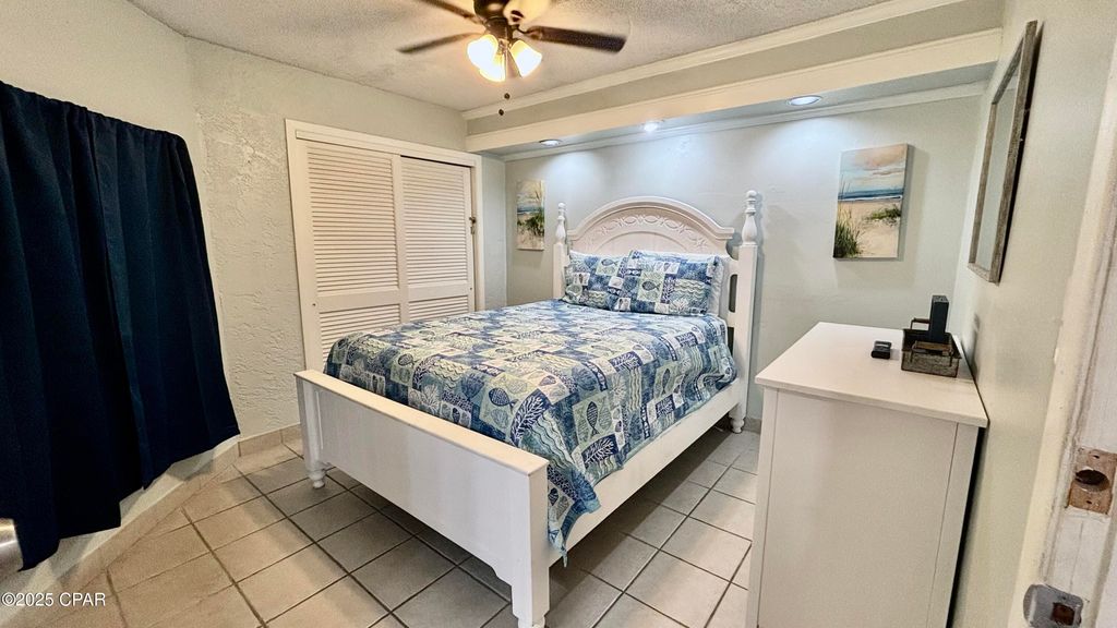 Image 3 of property listing at 8727 Thomas Drive D5, Panama City Beach, FL 32408