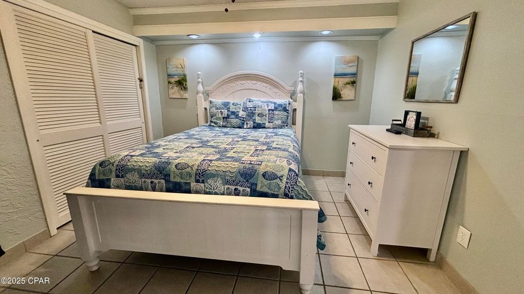 Image 4 of property listing at 8727 Thomas Drive D5, Panama City Beach, FL 32408