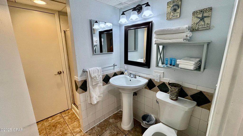 Image 7 of property listing at 8727 Thomas Drive D5, Panama City Beach, FL 32408