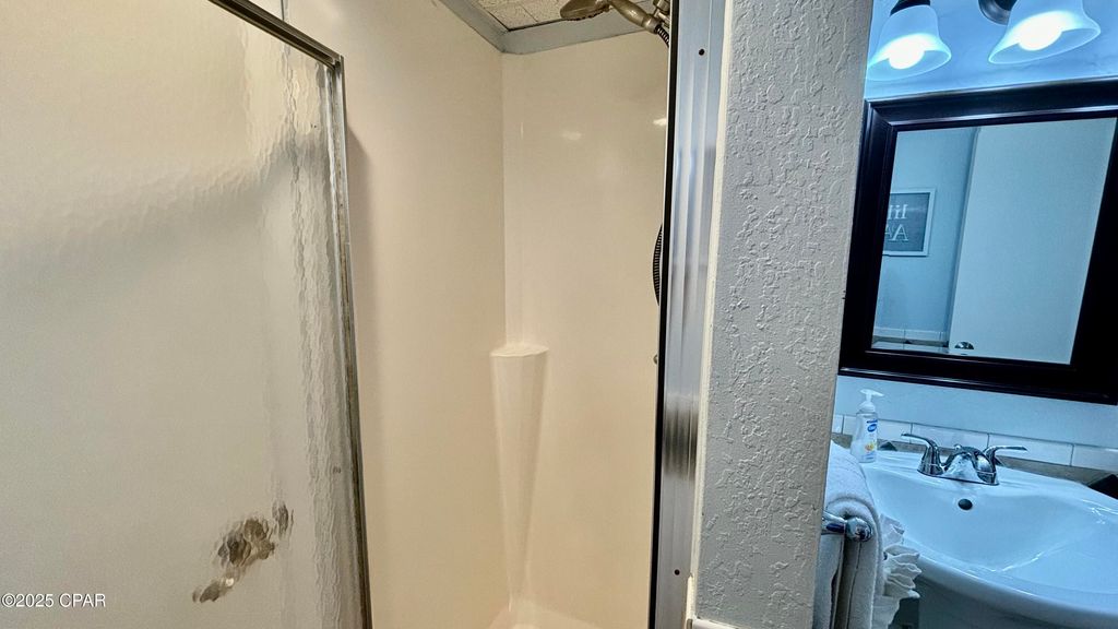 Image 8 of property listing at 8727 Thomas Drive D5, Panama City Beach, FL 32408