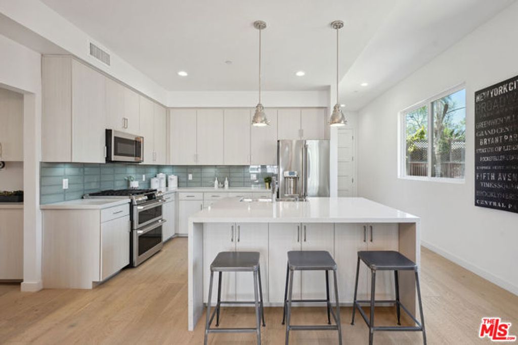 1746 Garfield Place 203, Los Angeles, CA 90028