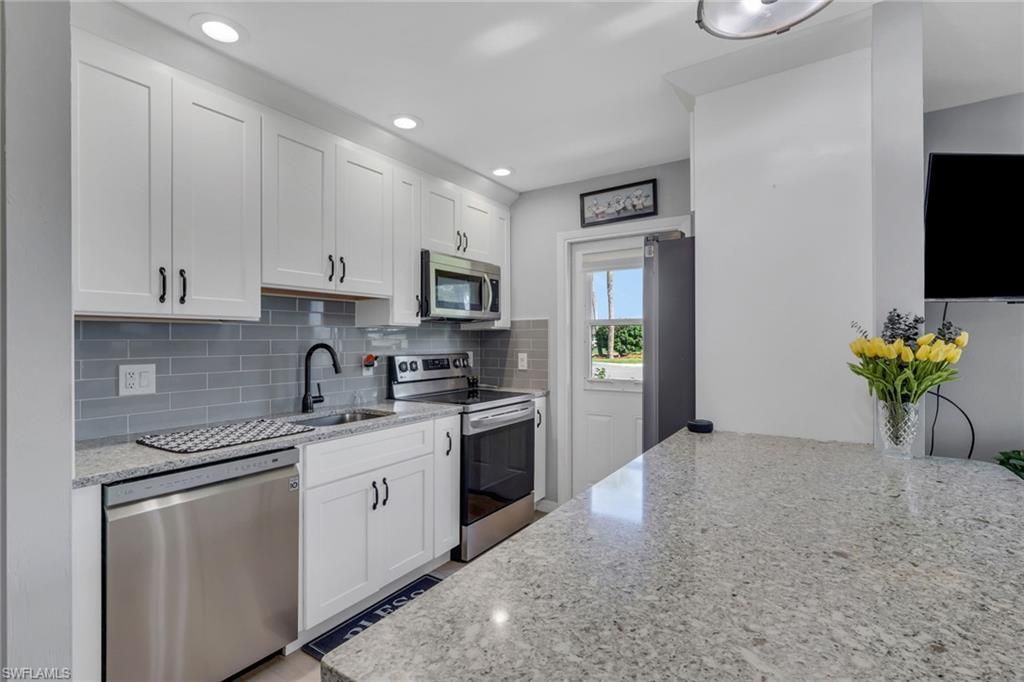 46 Laconia CT, FORT MYERS, FL 33919 — photo 3
