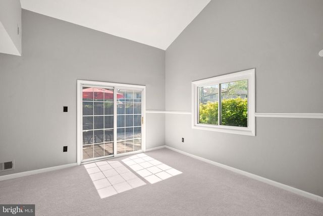 142 N COTTAGE RD, Sterling, VA 20164