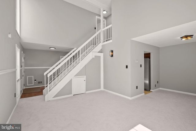 142 N COTTAGE RD, Sterling, VA 20164