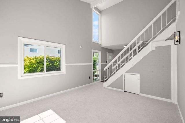 142 N COTTAGE RD, Sterling, VA 20164