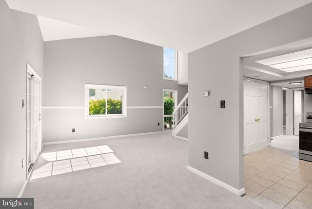 142 N COTTAGE RD, Sterling, VA 20164