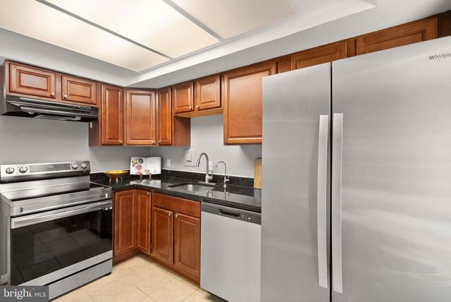 142 N COTTAGE RD, Sterling, VA 20164