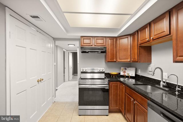 142 N COTTAGE RD, Sterling, VA 20164