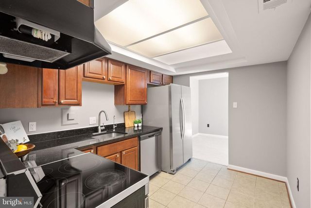 142 N COTTAGE RD, Sterling, VA 20164