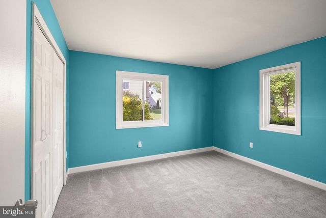 142 N COTTAGE RD, Sterling, VA 20164