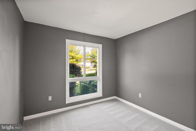 142 N COTTAGE RD, Sterling, VA 20164