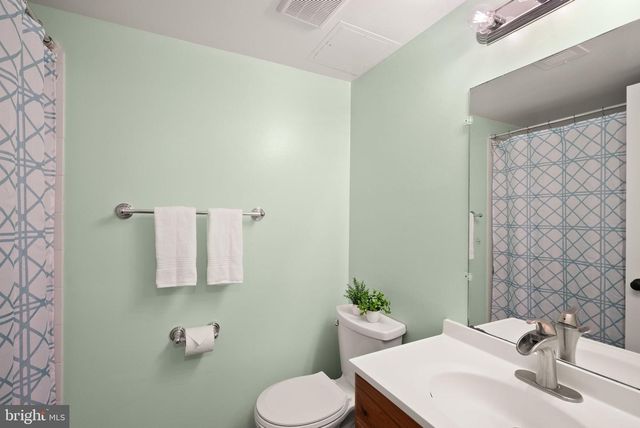 142 N COTTAGE RD, Sterling, VA 20164