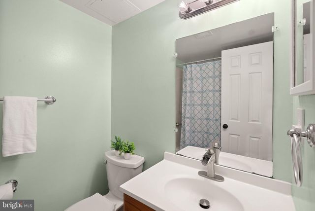 142 N COTTAGE RD, Sterling, VA 20164