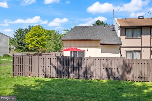 142 N COTTAGE RD, Sterling, VA 20164