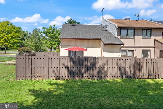 142 N COTTAGE RD, Sterling, VA 20164