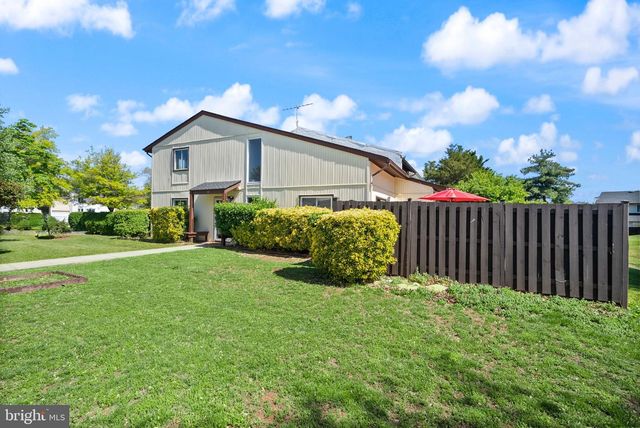 142 N COTTAGE RD, Sterling, VA 20164