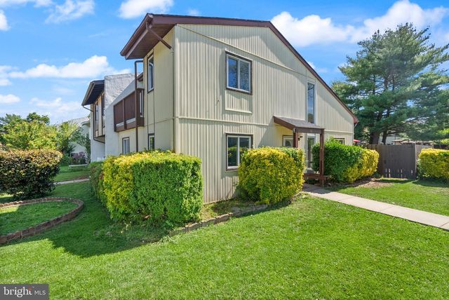142 N COTTAGE RD, Sterling, VA 20164