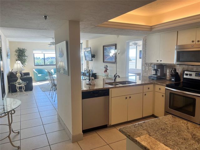 1001 POINT OF ROCKS ROAD 609, Sarasota, FL 34242