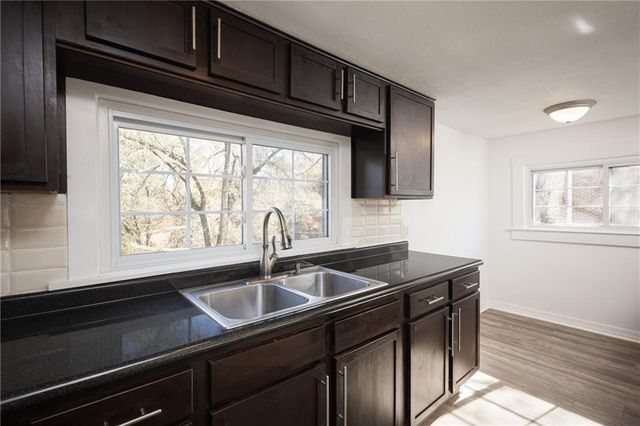 3637 N Monroe Avenue, Kansas City, MO 64117