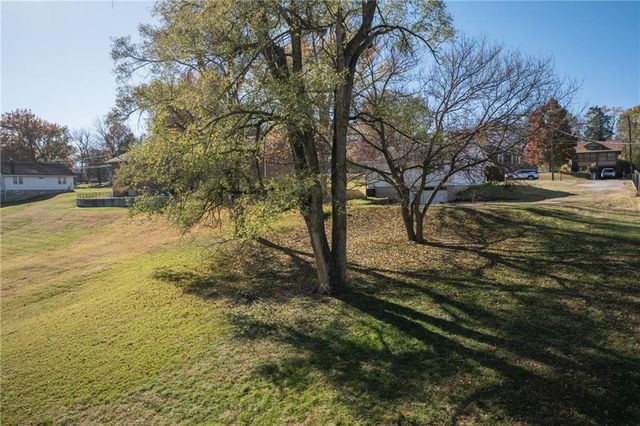 3637 N Monroe Avenue, Kansas City, MO 64117