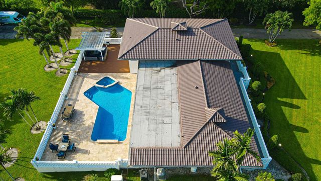 875 NW 120th Avenue, Plantation, FL 33325