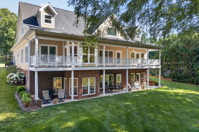 415 River Oaks Dr, Sparta, TN 38583