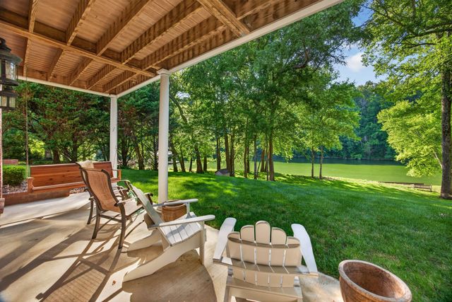 415 River Oaks Dr, Sparta, TN 38583