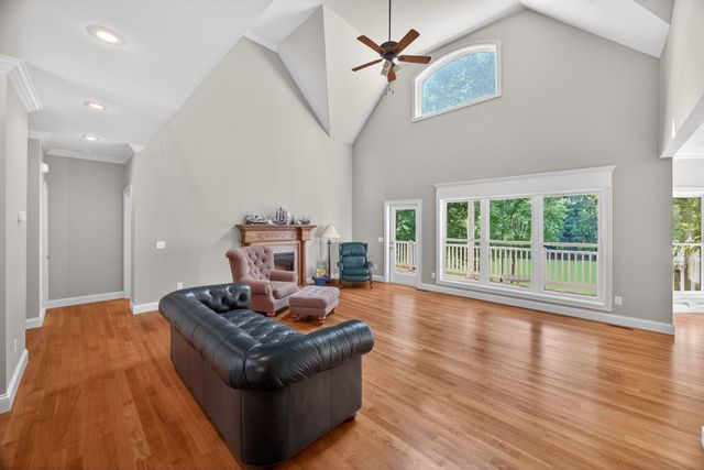 415 River Oaks Dr, Sparta, TN 38583