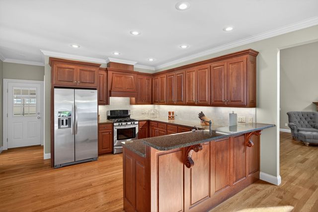 415 River Oaks Dr, Sparta, TN 38583