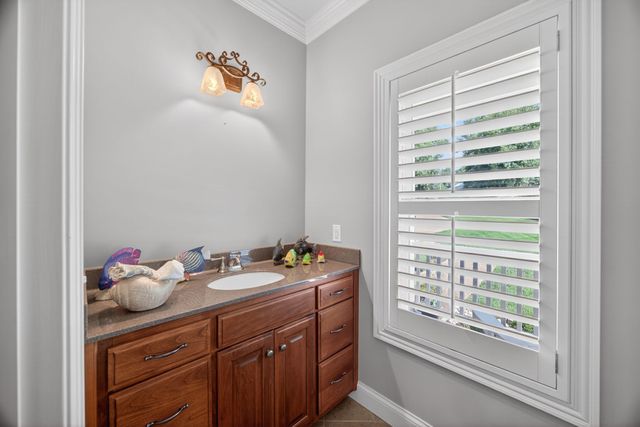 415 River Oaks Dr, Sparta, TN 38583