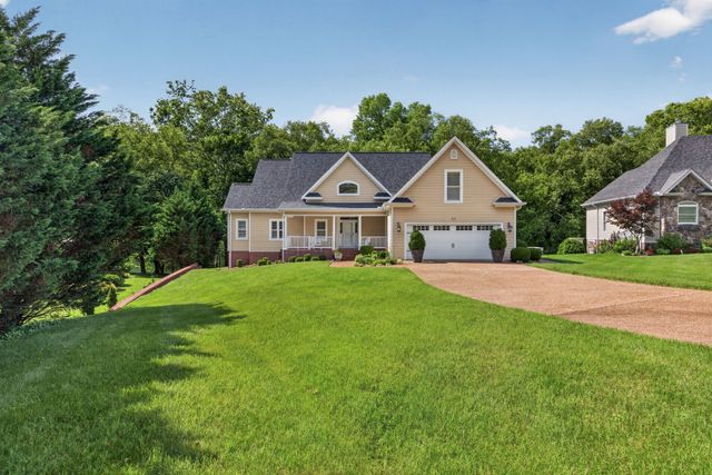 415 River Oaks Dr, Sparta, TN 38583