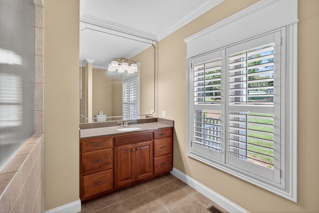 415 River Oaks Dr, Sparta, TN 38583