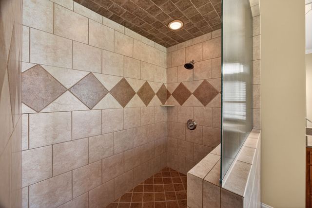 415 River Oaks Dr, Sparta, TN 38583