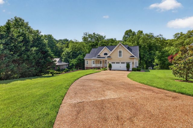415 River Oaks Dr, Sparta, TN 38583