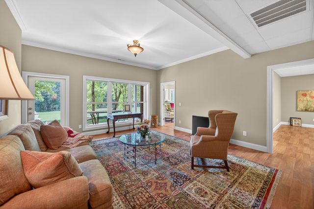 415 River Oaks Dr, Sparta, TN 38583