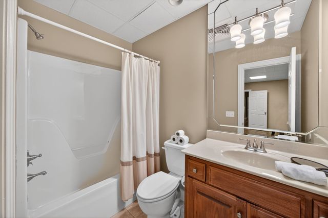415 River Oaks Dr, Sparta, TN 38583