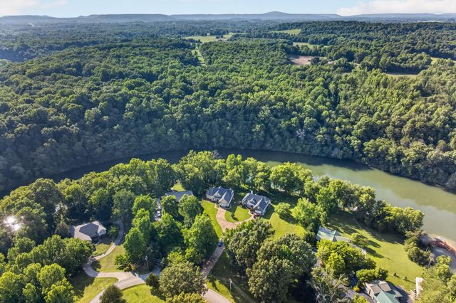 415 River Oaks Dr, Sparta, TN 38583