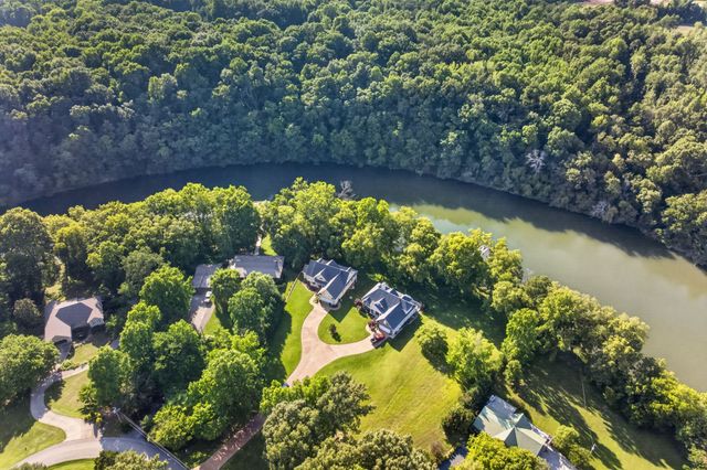 415 River Oaks Dr, Sparta, TN 38583