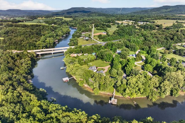 415 River Oaks Dr, Sparta, TN 38583