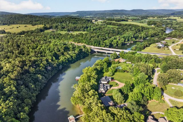 415 River Oaks Dr, Sparta, TN 38583