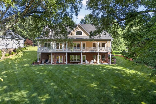 415 River Oaks Dr, Sparta, TN 38583