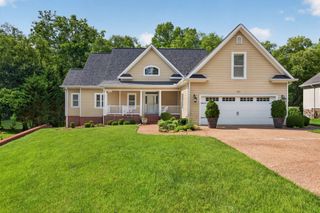 415 River Oaks Dr, Sparta, TN 38583