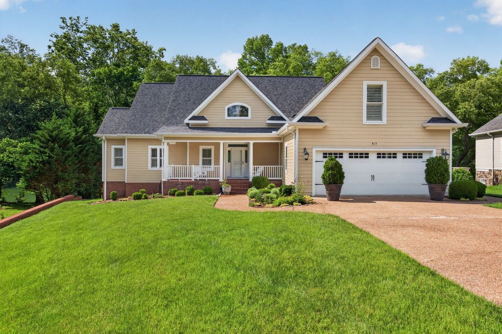 415 River Oaks Dr, Sparta, TN 38583