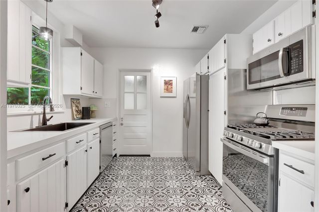 842 NW 9th Court, Miami, FL 33136