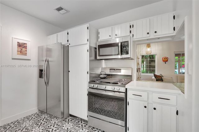 842 NW 9th Court, Miami, FL 33136