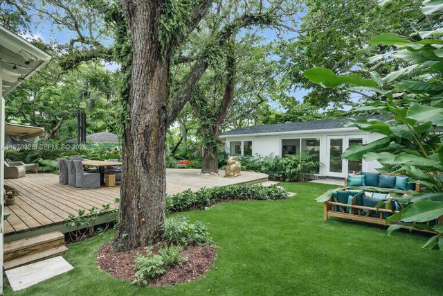 842 NW 9th Court, Miami, FL 33136