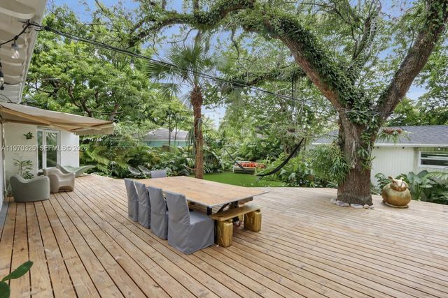 842 NW 9th Court, Miami, FL 33136
