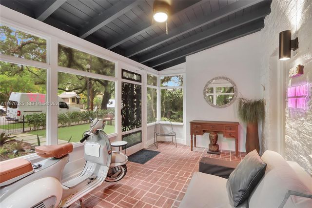 842 NW 9th Court, Miami, FL 33136