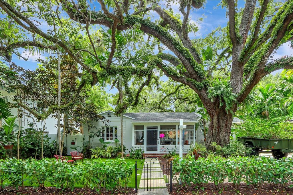 842 NW 9th Court, Miami, FL 33136